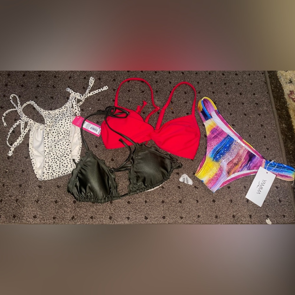 Ladies 4 pieces of swim-ware size XS